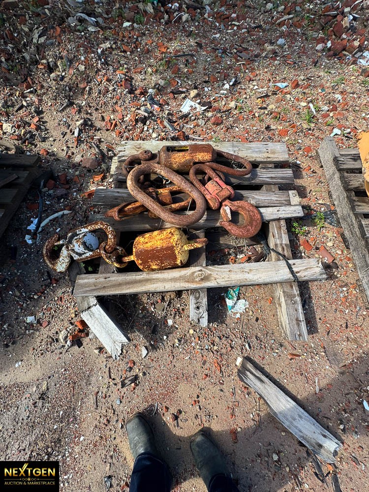 Pallet of Rigging hooks