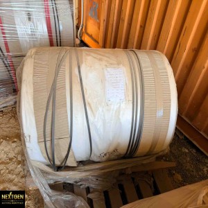 Pallet ciontaining a roll of plastic Stretch hood UV NG021