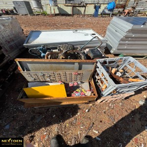 Pallet of mixed items